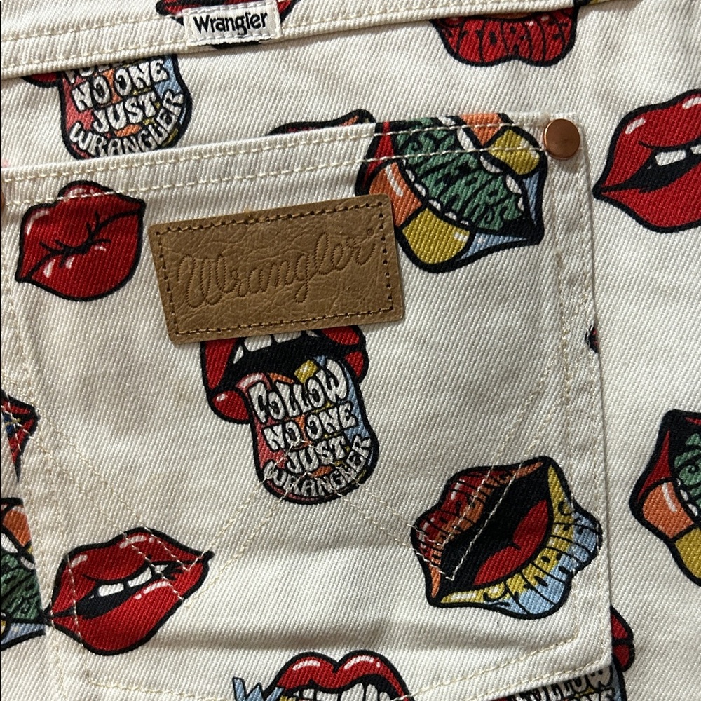 Wrangler Women's Size 32 Read My Lips Rolling Stones Barrel 652 Denim Jeans - Picture 7 of 8